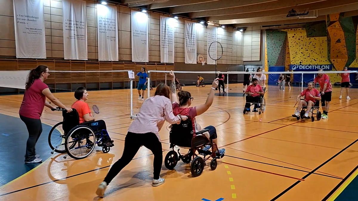 Albertville Badminton Club Hosts Pink Bad Night for Charity